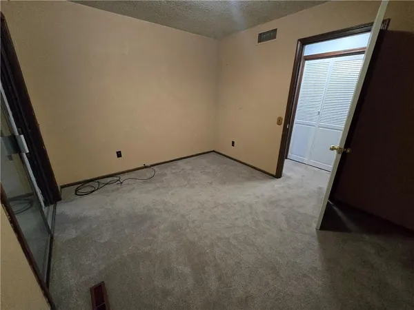 $425,000 | 32188 Osawatomie Road, Paola, KS 66071