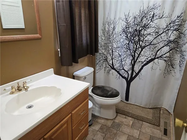 $425,000 | 32188 Osawatomie Road, Paola, KS 66071