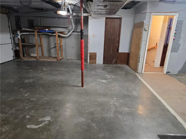$425,000 | 32188 Osawatomie Road, Paola, KS 66071