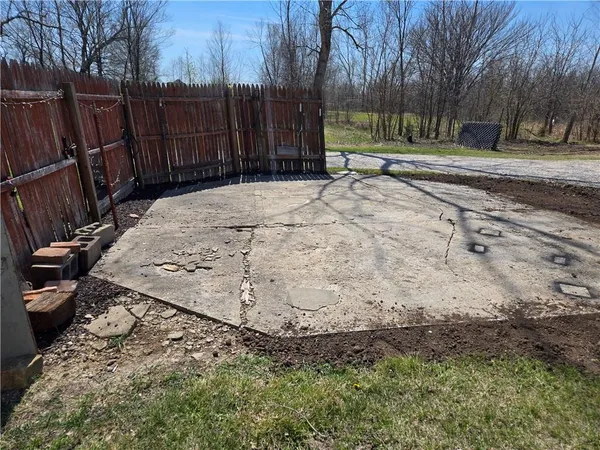 $425,000 | 32188 Osawatomie Road, Paola, KS 66071