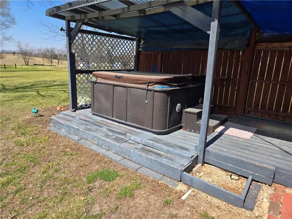 $425,000 | 32188 Osawatomie Road, Paola, KS 66071