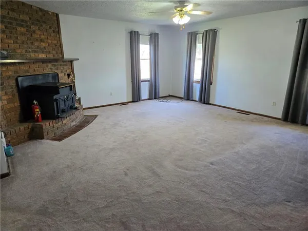$425,000 | 32188 Osawatomie Road, Paola, KS 66071