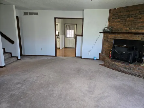 $425,000 | 32188 Osawatomie Road, Paola, KS 66071