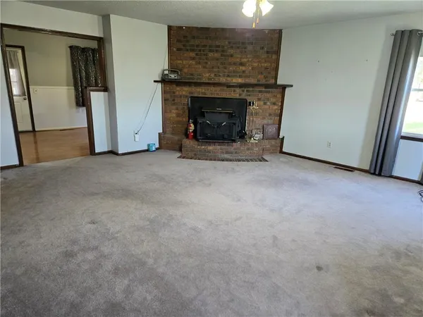 $425,000 | 32188 Osawatomie Road, Paola, KS 66071