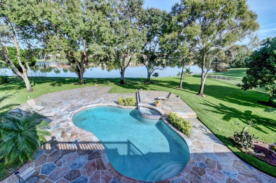 18425 Long Lake Drive Boca Raton, FL 33496 - Photo 3 of 57 20200103171428376821000000-o