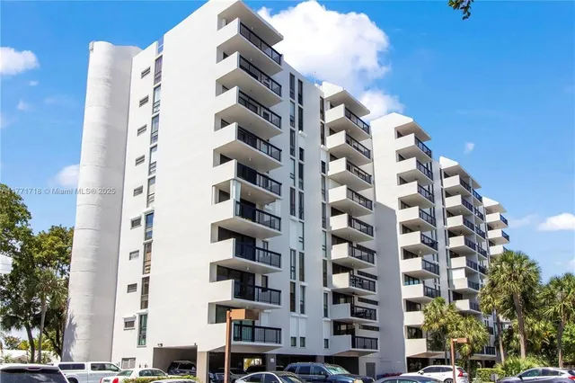$448,900 | 4800 Bayview Drive, Unit 402, Fort Lauderdale, FL 33308