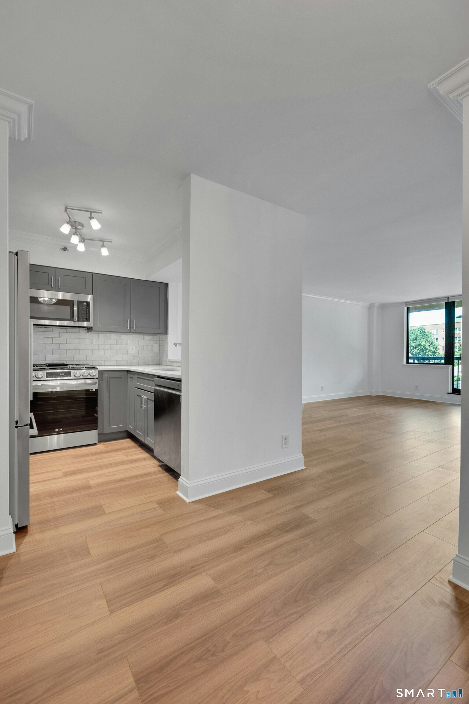 25 Forest Street, Unit 4F Stamford, CT 06901 - Photo 7 of 33