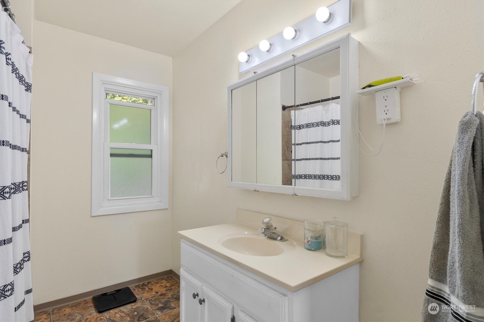 946 22nd Avenue Longview, WA 98632 - Photo 18 of 34 Gallery Image 18