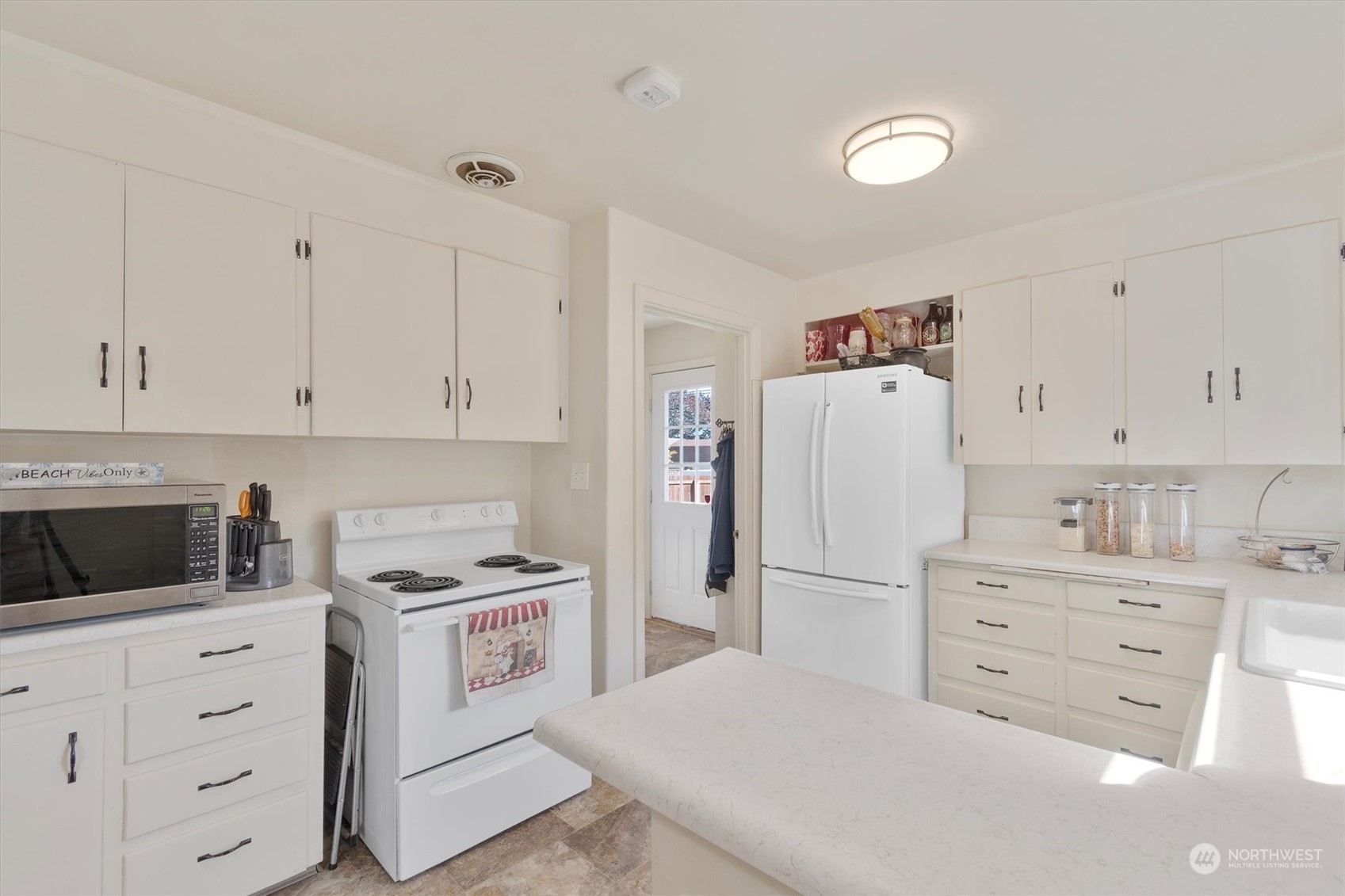 946 22nd Avenue Longview, WA 98632 - Photo 9 of 34 Gallery Image 9