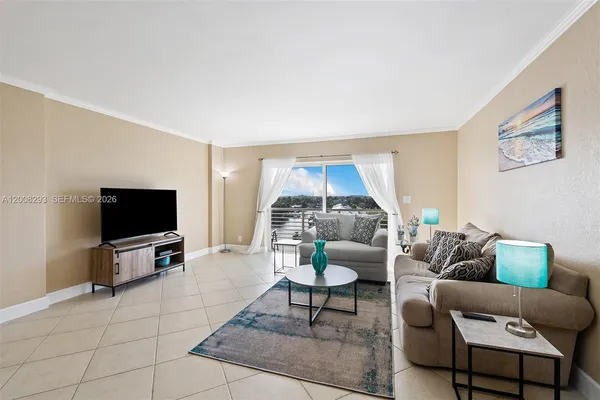 $3,000 | 2900 Northeast 30th Street, Unit 7G, Fort Lauderdale, FL 33306
