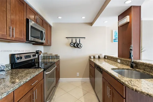 $3,000 | 2900 Northeast 30th Street, Unit 7G, Fort Lauderdale, FL 33306