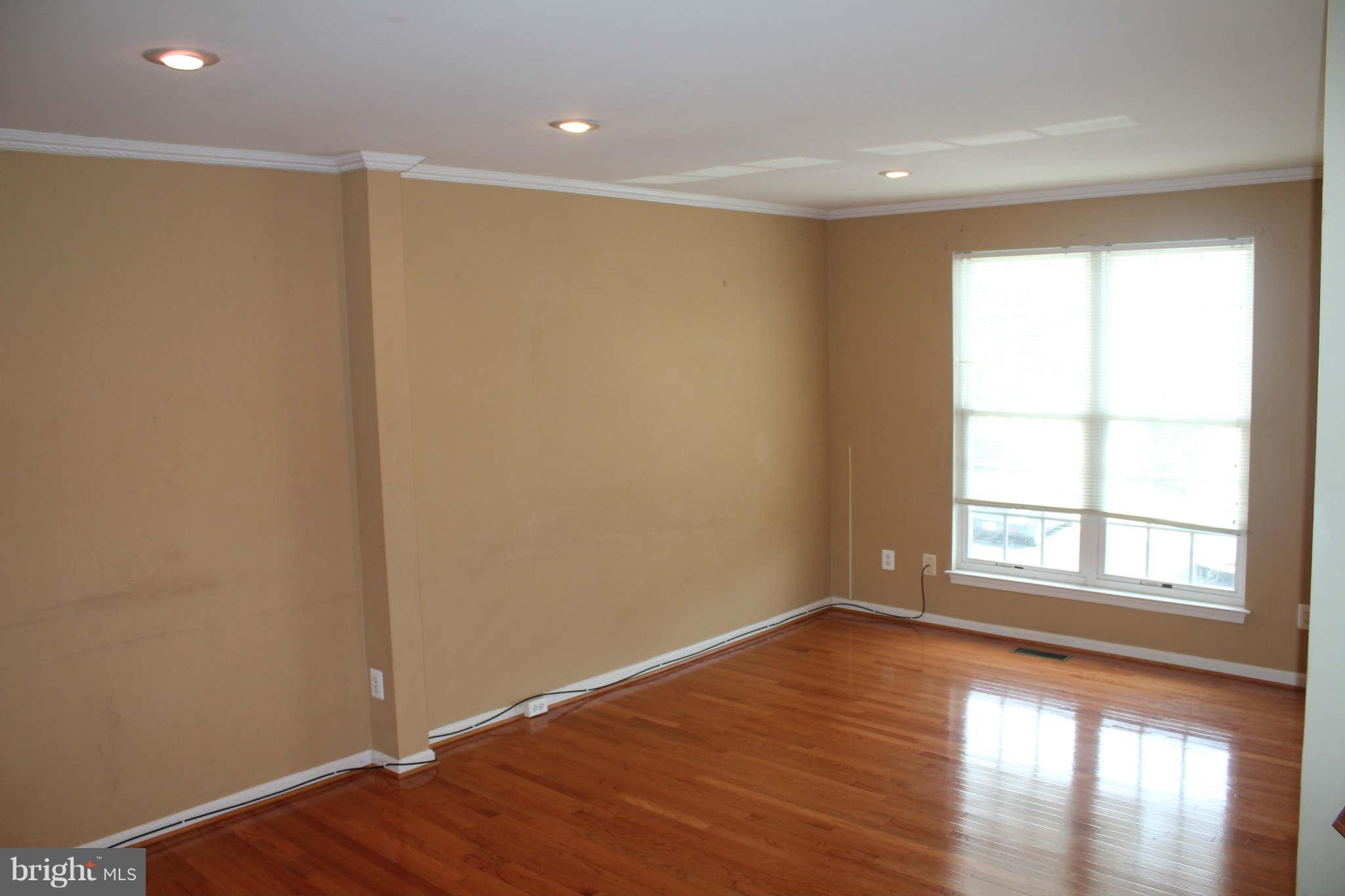 9056 Two Bays Road Lorton, VA 22079 - Photo 4 of 16 Living Room