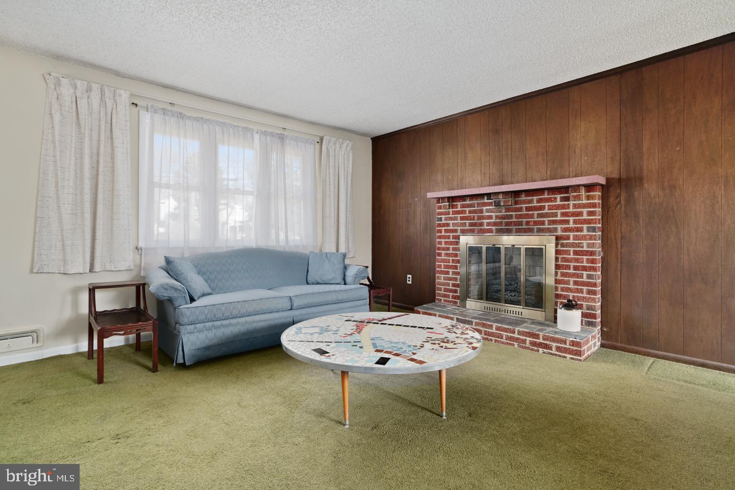 112 Hillside Road Stratford, NJ 08084 - Photo 3 of 24 Living Room