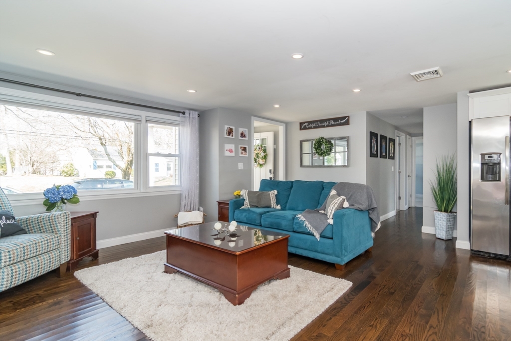 10 Rutledge Road Natick, MA 01760 - Photo 4 of 23