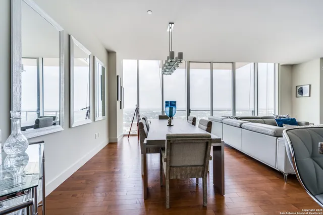 $4,000 | 610 East Market Street, Unit 2711, San Antonio, TX 78205