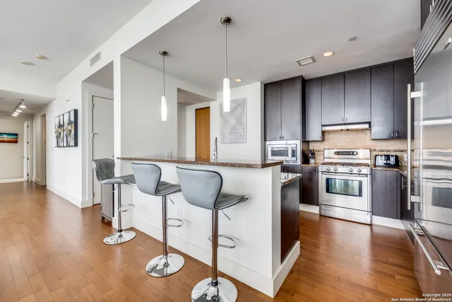 $4,000 | 610 East Market Street, Unit 2711, San Antonio, TX 78205