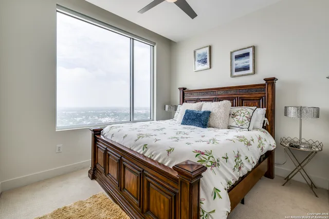 $4,000 | 610 East Market Street, Unit 2711, San Antonio, TX 78205