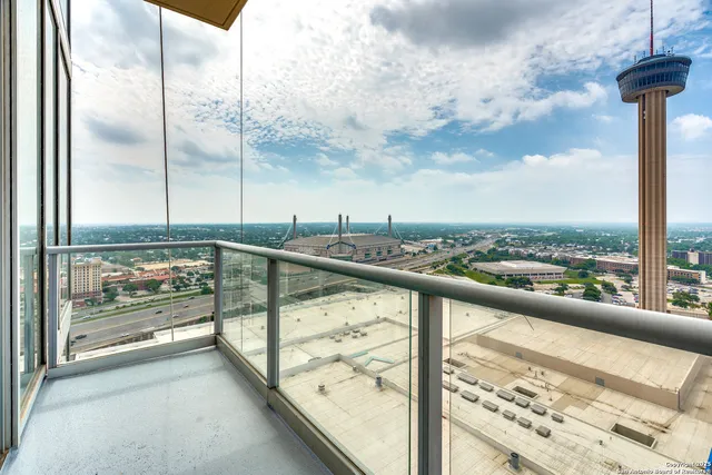 $4,000 | 610 East Market Street, Unit 2711, San Antonio, TX 78205