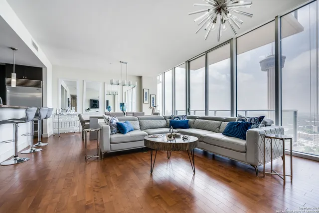 $4,000 | 610 East Market Street, Unit 2711, San Antonio, TX 78205