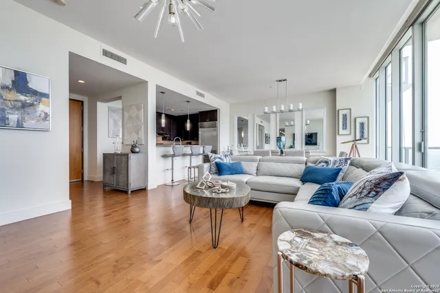 $4,000 | 610 East Market Street, Unit 2711, San Antonio, TX 78205