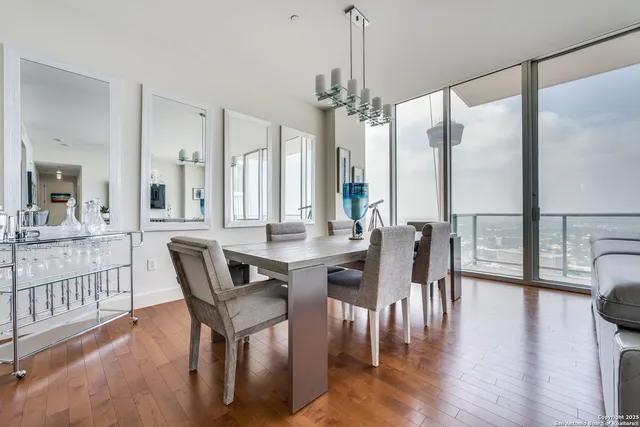 $4,000 | 610 East Market Street, Unit 2711, San Antonio, TX 78205