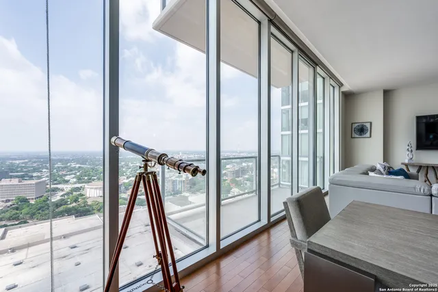 $4,000 | 610 East Market Street, Unit 2711, San Antonio, TX 78205