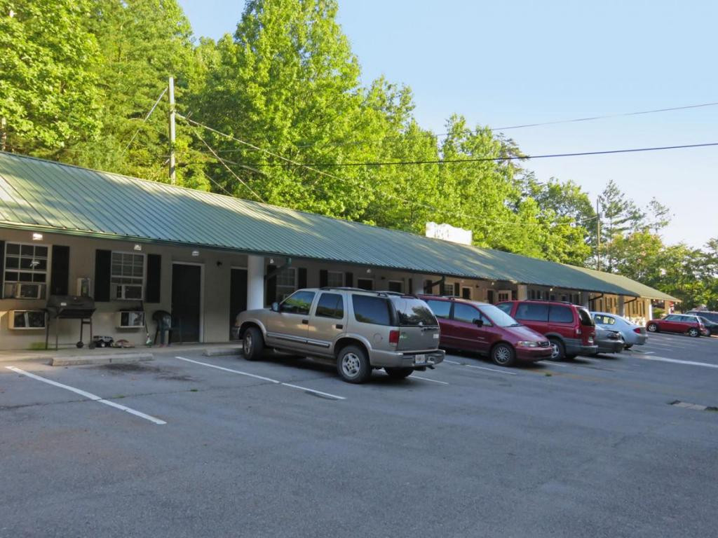 2020 Ridge Road Pigeon Forge, TN 37863 - Photo 4 of 17 Photo 4