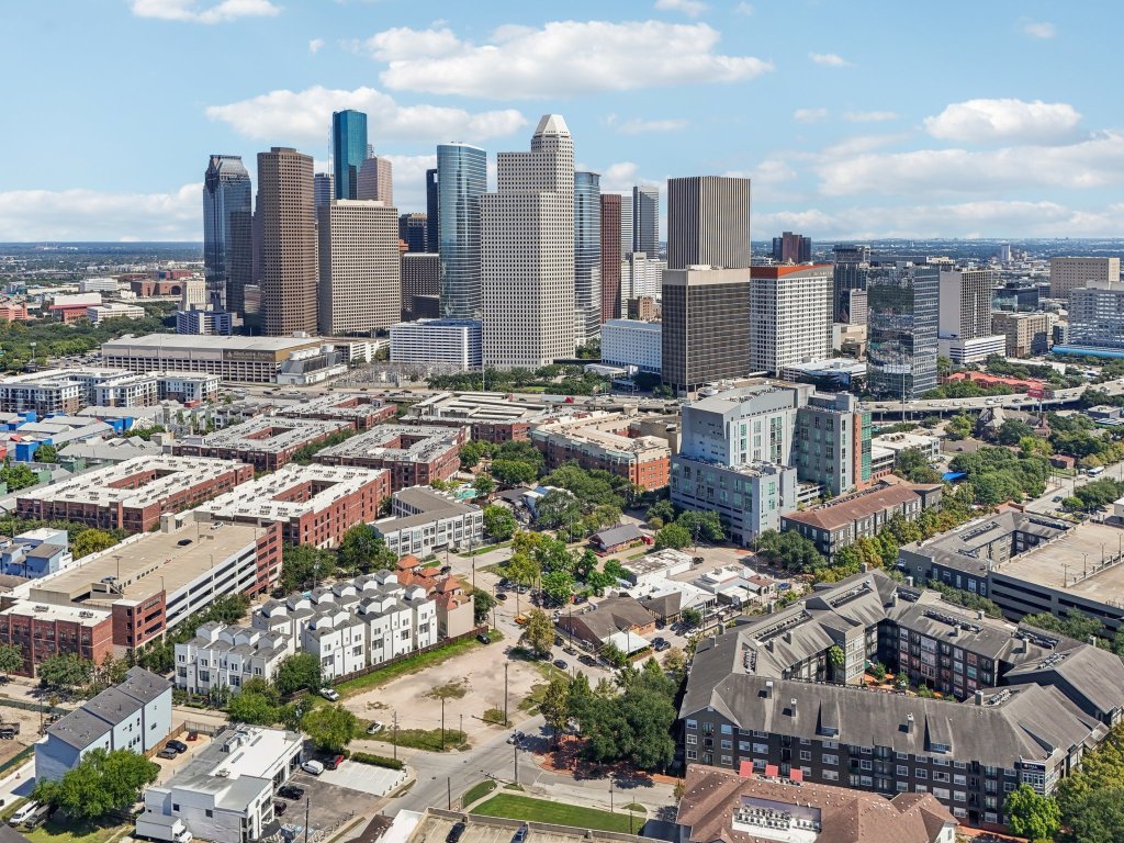 1106 Oneil Street Houston, TX 77019 - Photo 11 of 21 Drone / aerial view of city skyline