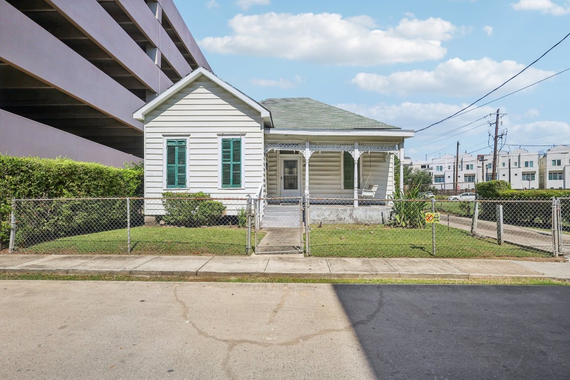 1106 Oneil Street Houston, TX 77019 - Photo 4 of 21 View of front of property featuring roof with shingles, a fenced front yard, a gate, and a porch