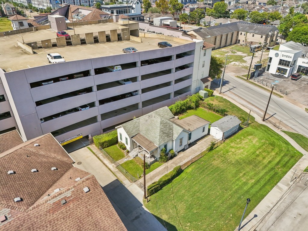1106 Oneil Street Houston, TX 77019 - Photo 7 of 21 Aerial view of residential area