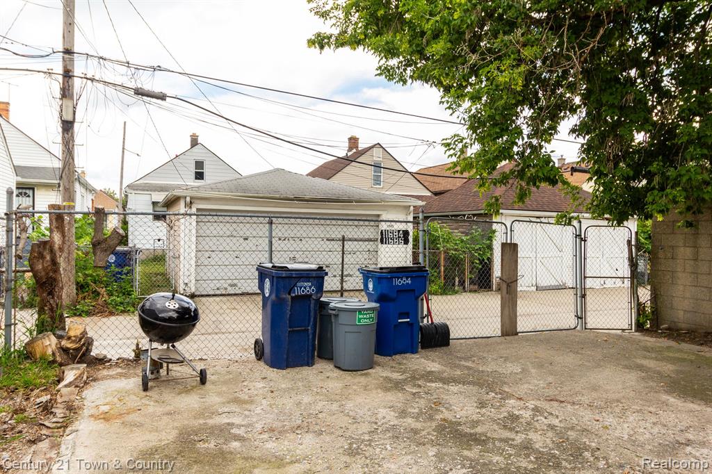 11684 Gallagher Street Hamtramck, MI 48212 - Photo 39 of 41