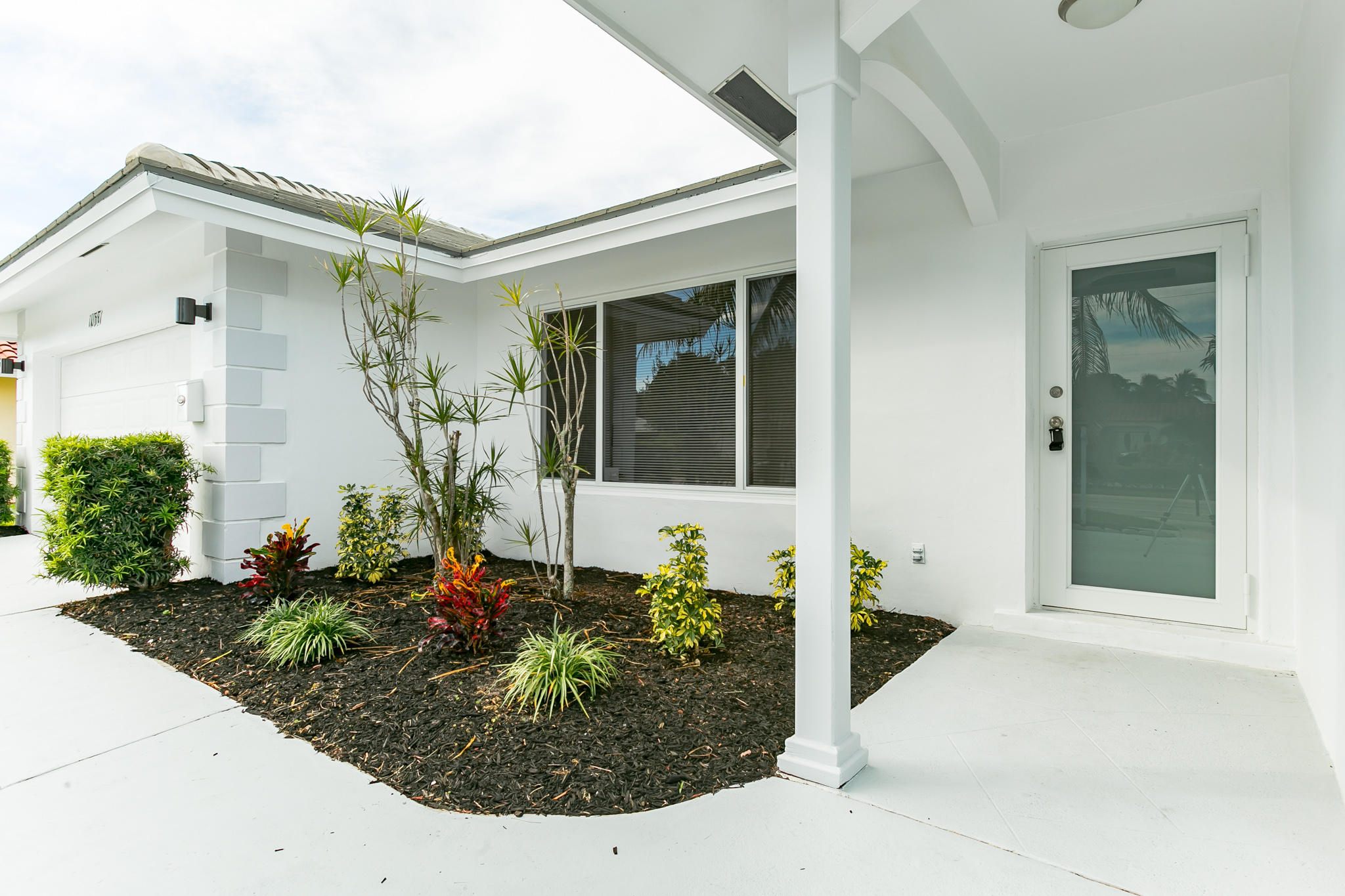 1037 Southwest 12th Avenue Boca Raton, FL 33486 - Photo 2 of 25 Entry