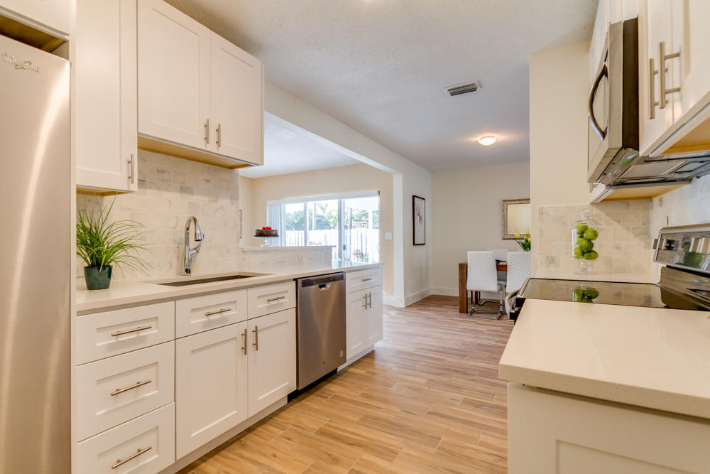 1037 Southwest 12th Avenue Boca Raton, FL 33486 - Photo 4 of 25 Kitchen