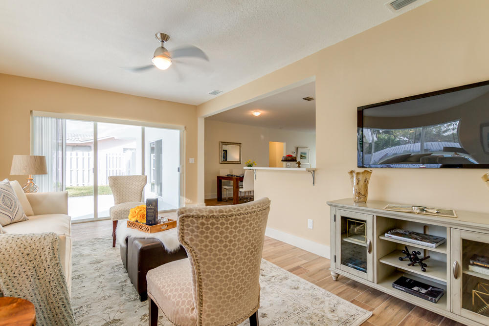 1037 Southwest 12th Avenue Boca Raton, FL 33486 - Photo 6 of 25 Family Room