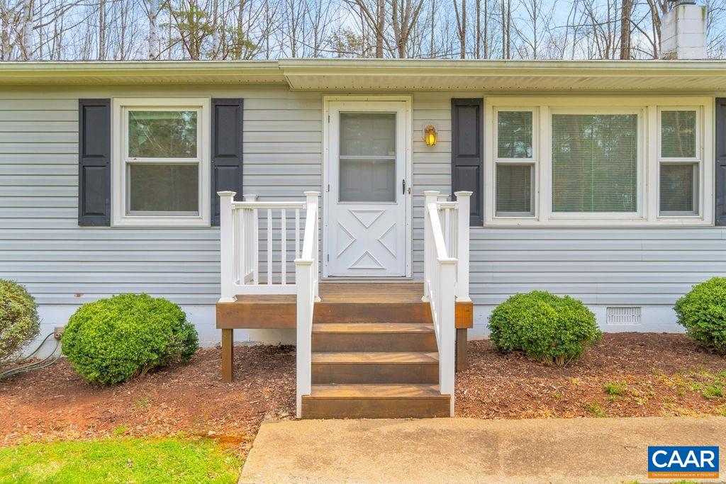 232 Rising Sun Road Palmyra, VA 22963 - Photo 6 of 31 front view of a house with a small yard