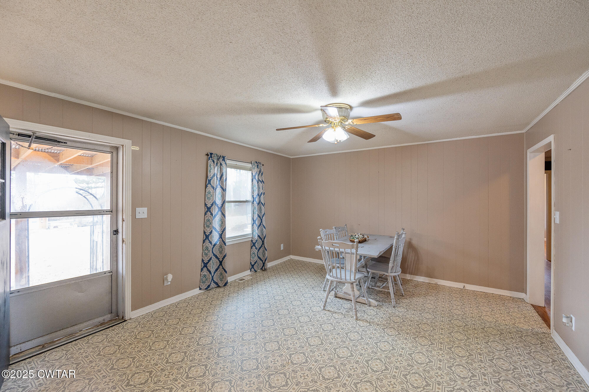 725 East Poplar Drive Decaturville, TN 38329 - Photo 14 of 43 a view of a livingroom with furniture and chandelier fan