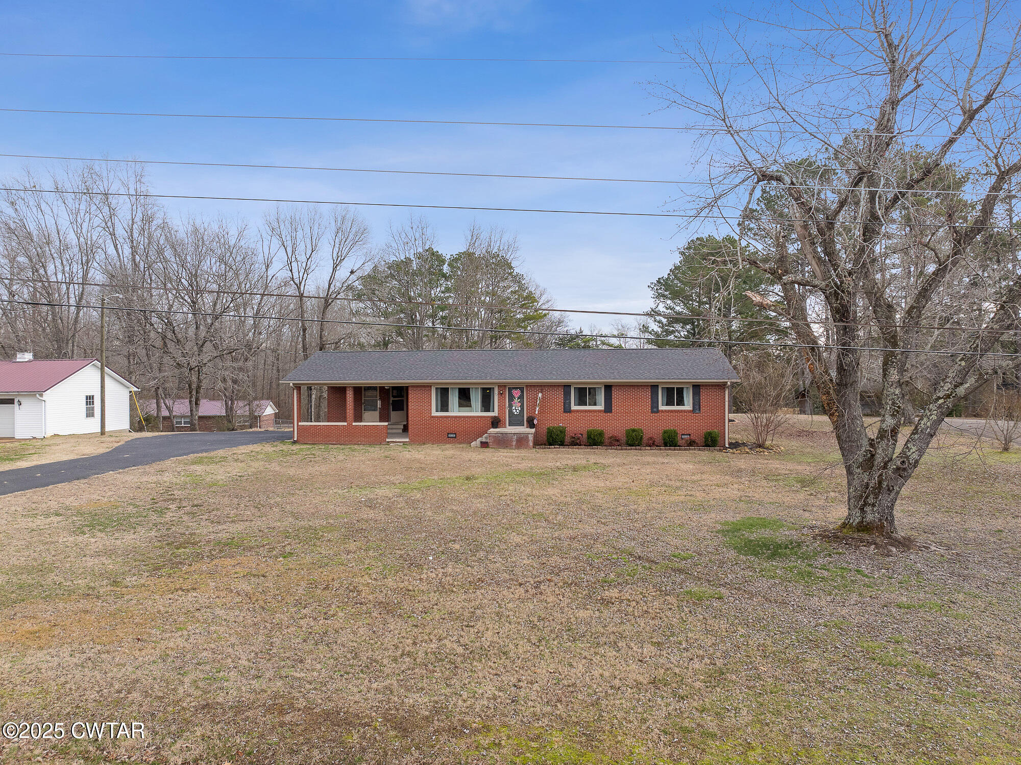 725 East Poplar Drive Decaturville, TN 38329 - Photo 4 of 43 a view of a house with a yard