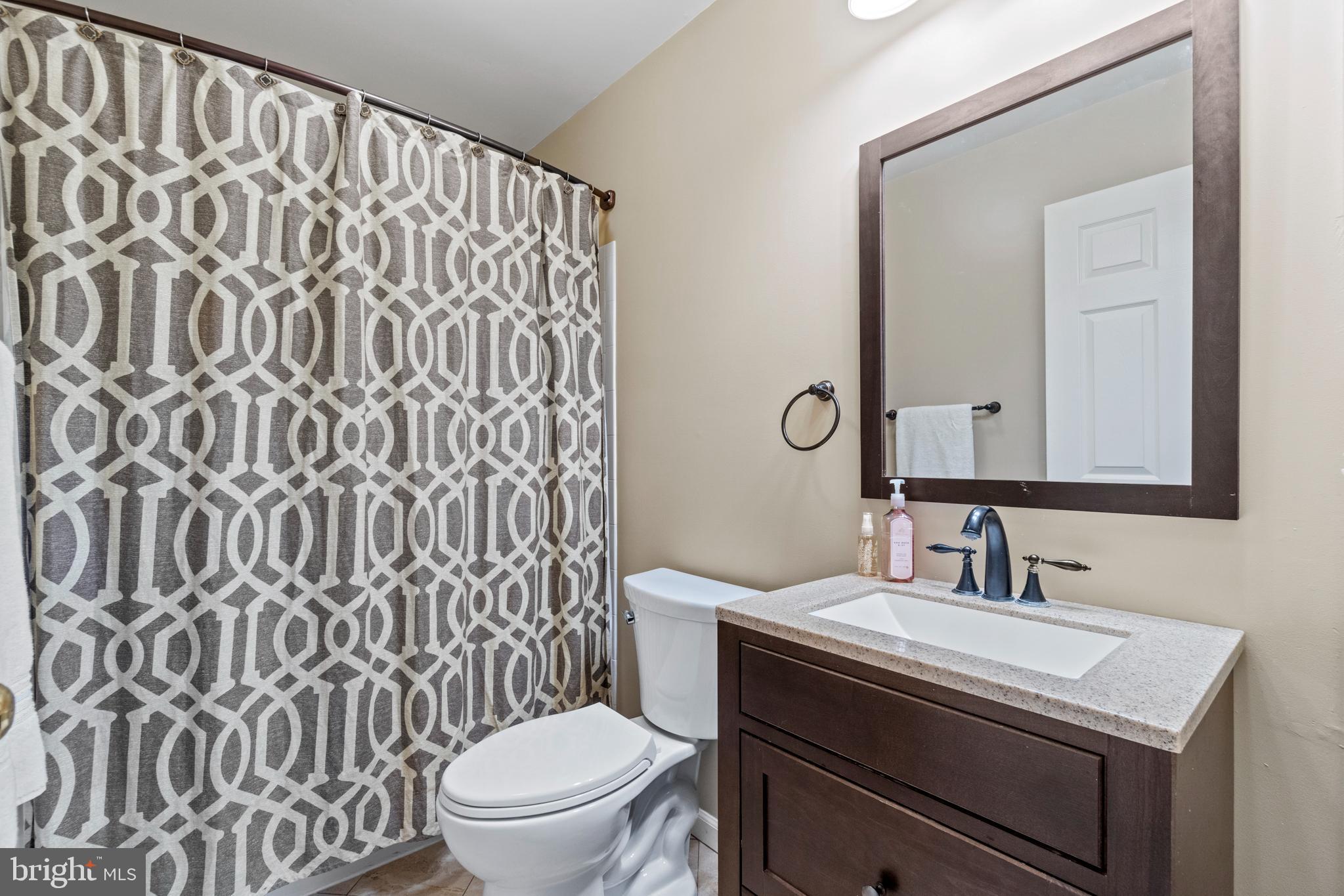 1468 Park Garden Lane Reston, VA 20194 - Photo 29 of 42 Bathroom