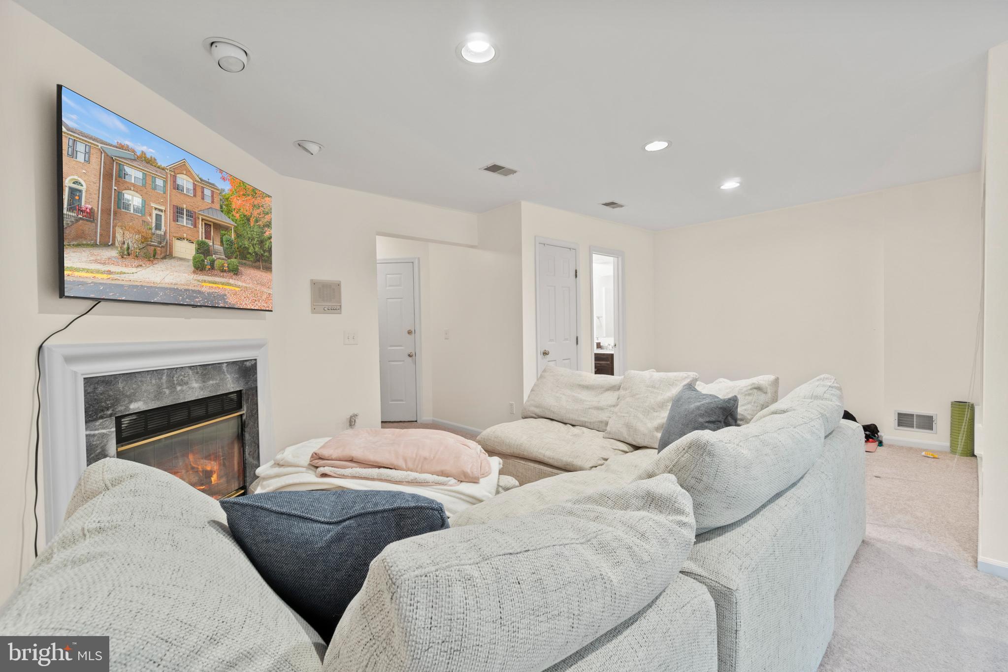 1468 Park Garden Lane Reston, VA 20194 - Photo 30 of 42 Family Room