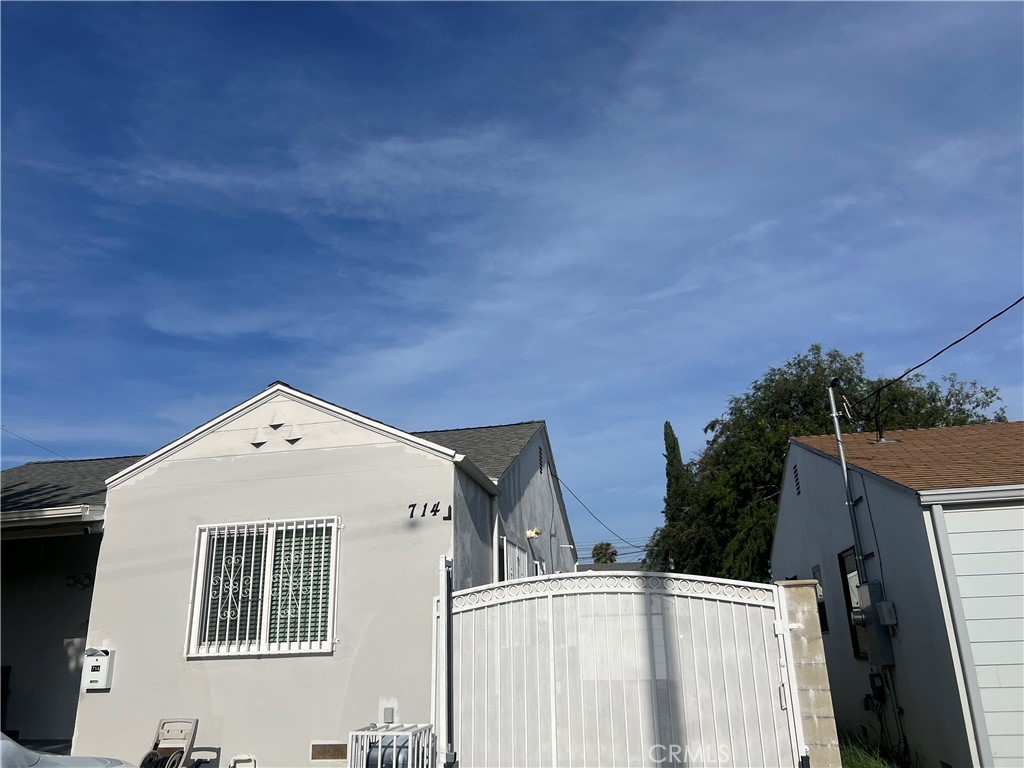 714 South 8th Alhambra, CA 91801 - Photo 6 of 7 a view of a back yard of the house