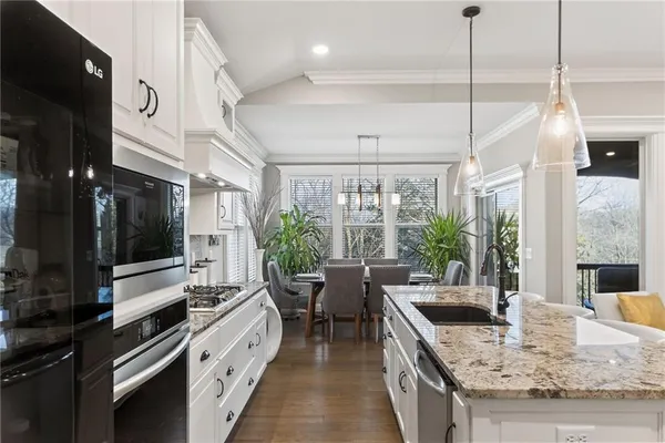 $725,000 | 433 Northwest Kaylea Court, Lee's Summit, MO 64081