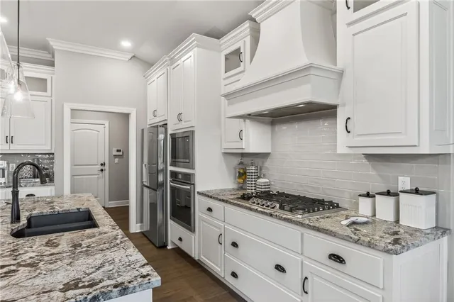 $725,000 | 433 Northwest Kaylea Court, Lee's Summit, MO 64081