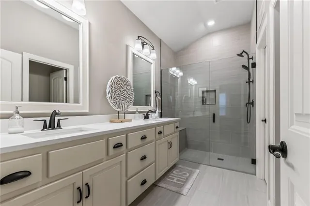 $725,000 | 433 Northwest Kaylea Court, Lee's Summit, MO 64081