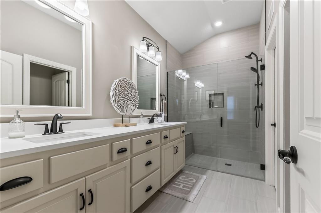 433 Northwest Kaylea Court Lee's Summit, MO 64081 - Photo 17 of 34