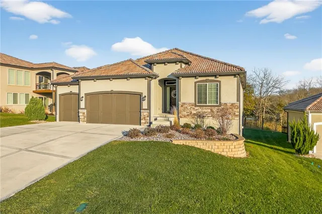 $725,000 | 433 Northwest Kaylea Court, Lee's Summit, MO 64081