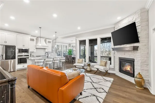 $725,000 | 433 Northwest Kaylea Court, Lee's Summit, MO 64081