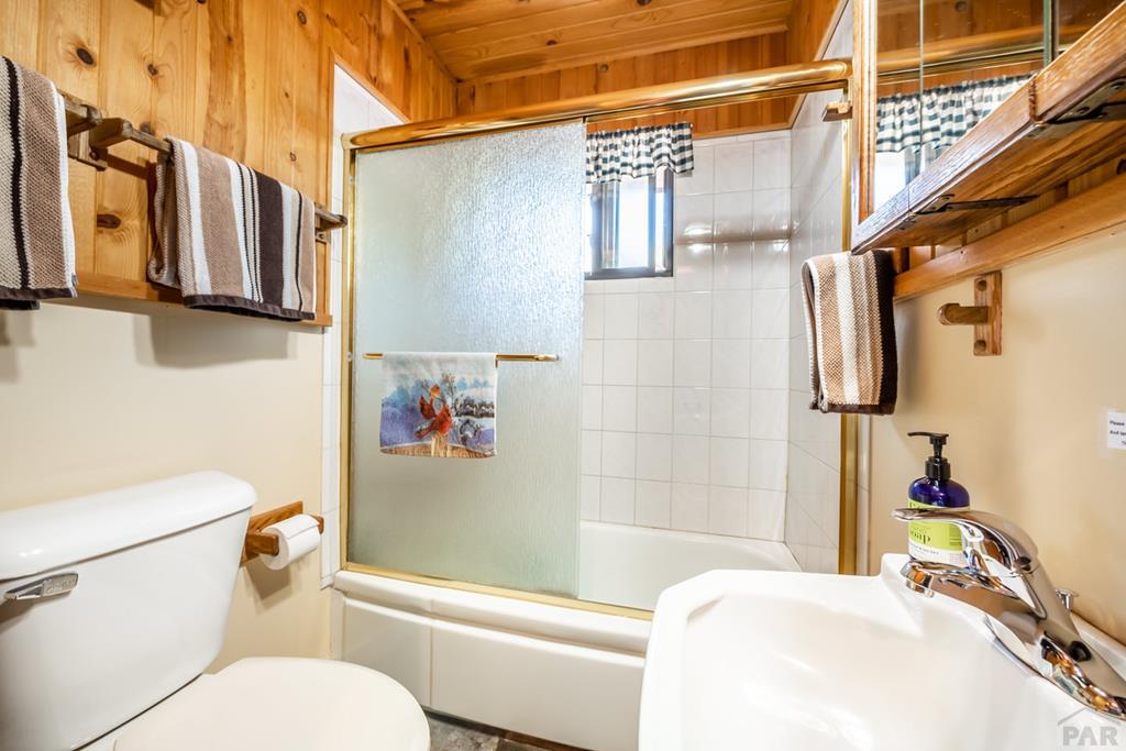 9600 Middle Creek Canyon Road Beulah, CO 81023 - Photo 25 of 50 a bathroom with a sink a toilet and shower