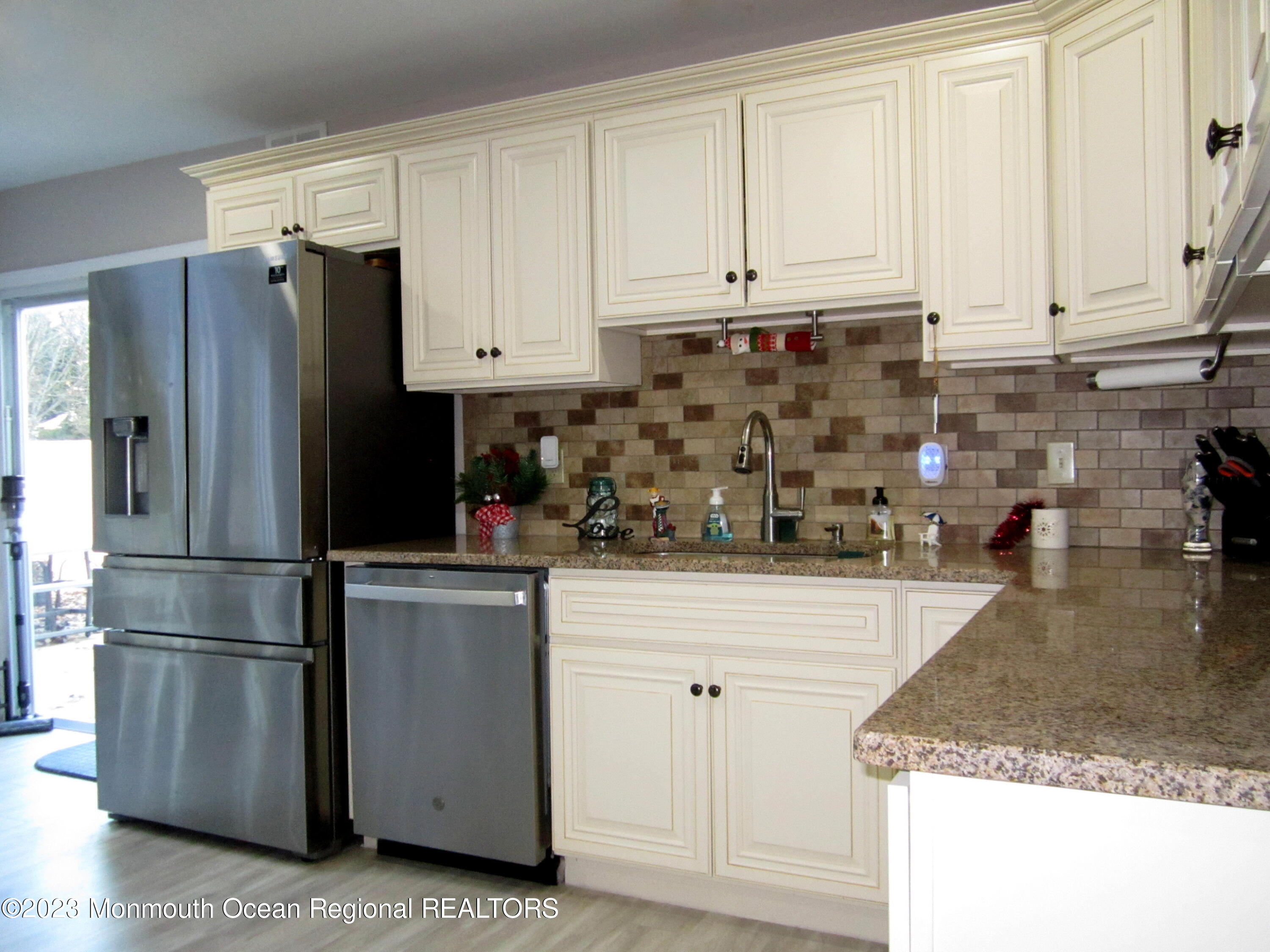 52 Union Hill Road Manalapan, NJ 07726 - Photo 7 of 12 IMG_4402