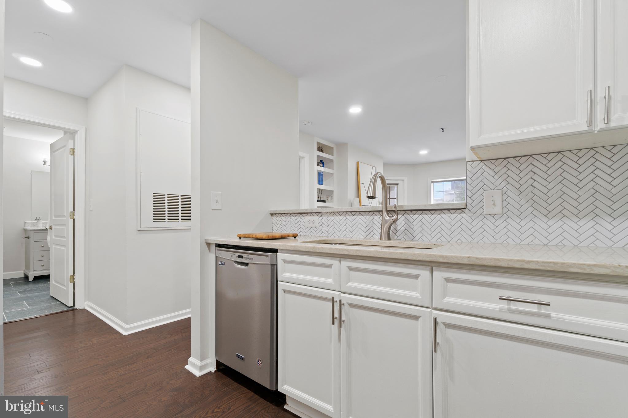 5573 Seminary Road, Unit 402 Falls Church, VA 22041 - Photo 15 of 36 Gallery Image 15