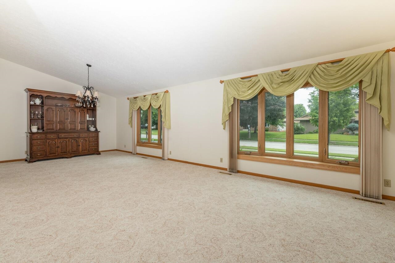 6833 Clovernook Road Rockford, IL 61107 - Photo 9 of 32 Gallery Image 9